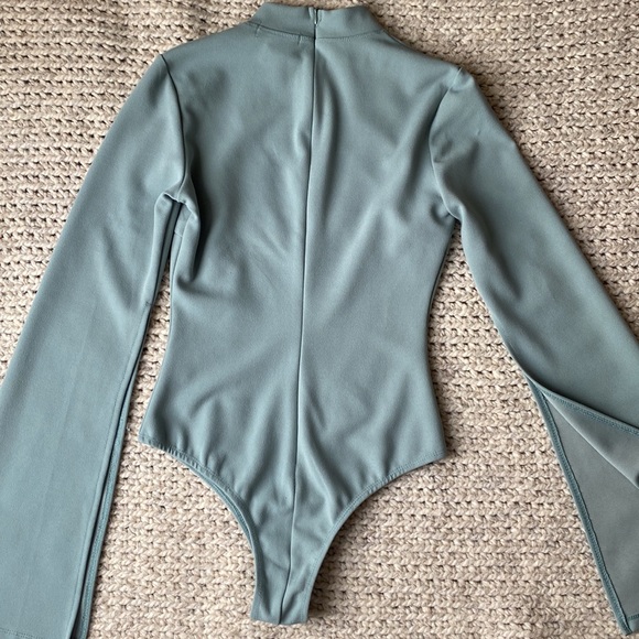 Morning Mist Flair Sleeve Bodysuit - Picture 8 of 8